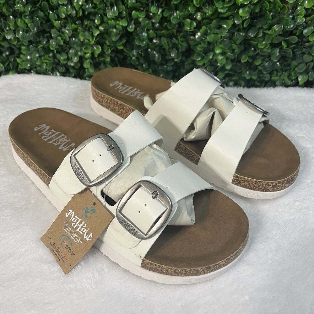 Women's Mad Love White Flat Earth Shoe Sandals Open Toe Silver Buckle Sz 11M